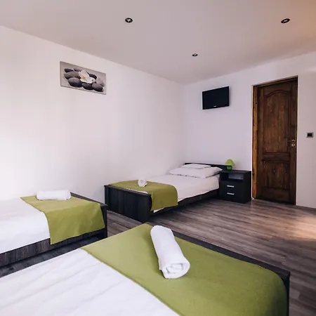 Vén Diófa De Lux Panzió Bed & Breakfast