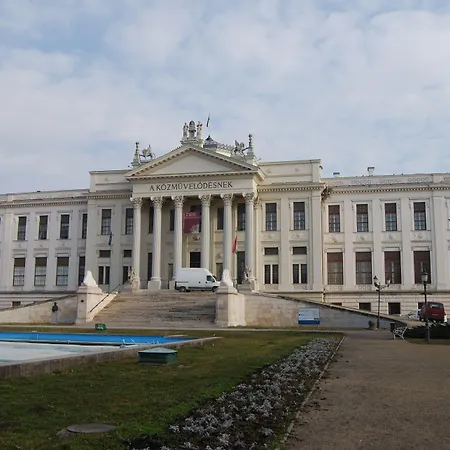 Vén Diófa De Lux Panzió